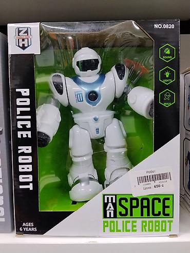Игрушечный робот **Space Police Robot** — интерактивная модель в