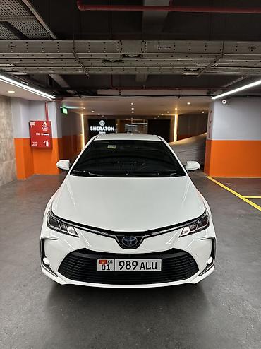 hongqi ehs9: Toyota Corolla: 2020 г., 1.8 л, Вариатор, Гибрид, Седан — 2