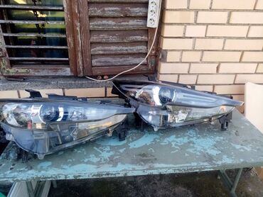 Auto delovi: Dva automobilska fara — 1
