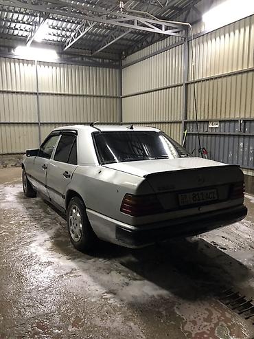 арзан матиз 1: Mercedes-Benz E-Class: 1988 г., 2.3 л, Кол менен иштөөчү, Бензин, Седан — 2