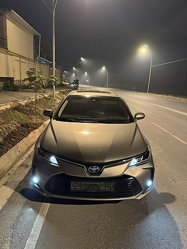 салон 211: Toyota Corolla: 2020 г., 1.8 л, Гибрид, Седан — 2