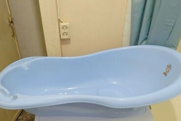 ванночки стульчики для купания: Продаю ванночку для купания малыша. Немного потёртая снизу (на фото)