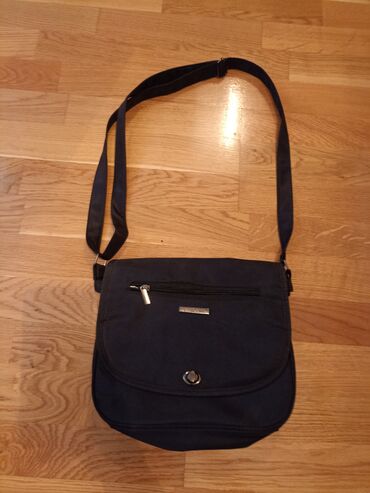 trenerke za punije dame novi sad: Prelepa torbica nova,bez etikete.
Ima dosta pregrada