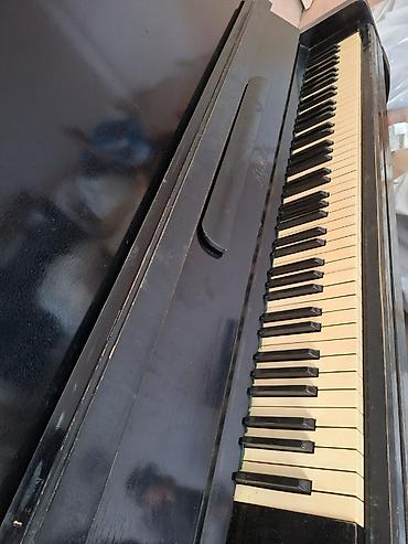 Musiqi alətləri: 160 manata profesional sinfinə aid Кузбас pianino. Tam işlək — 1