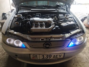 Opel: Opel Vectra: 1998 г., 2.5 л, Механика, Бензин, Хэтчбэк