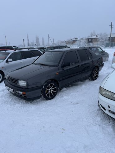 Volkswagen: Volkswagen Vento: 1992 г., 1.8 л, Механика, Бензин, Седан