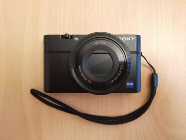 sony alpha: Fotokamera Sony DSC- RX 100 Фотокамера Sony DSC- RX 100 Çox az və