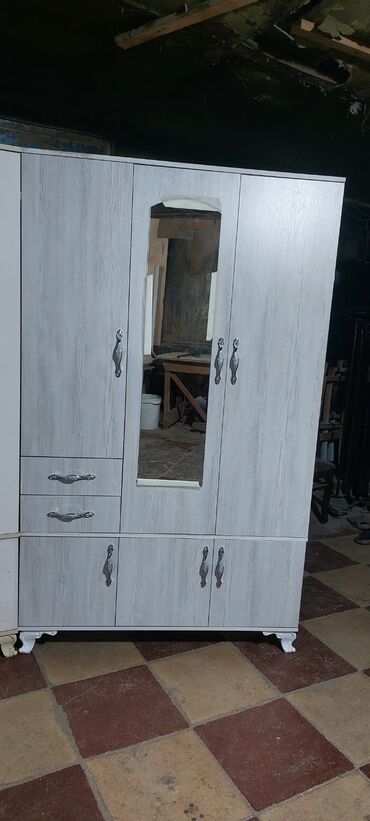 Dolablar: Yeni, Açılan, 3 qapılı Düz dolab, Dolab-asılqan, Azərbaycan — 12