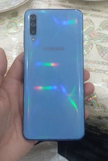 Bentley: Samsung Galaxy A70, 128 GB, rəng - Göy, Qırıq