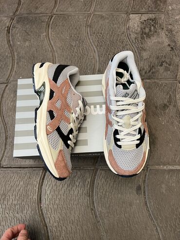 кроссовки на колёсиках: Asics original🔥🔥