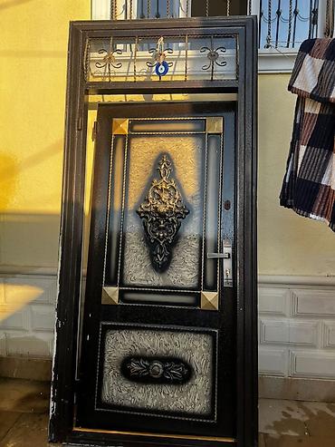 şəxsi əşya: Seyf qapi 245/114sm 150azn Bineqedi 3595 leli Dekorativ metal giriş — 1