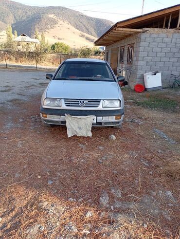 домкрат воздушный: Volkswagen Vento: 1992 г., 1.8 л, Механика, Бензин, Седан