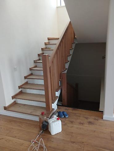 Деревянные лестницы: Деревянная лестница Для дома, Вид дерева: Орех, Форма лестницы: Много-маршевая, Стиль: Классический — 28