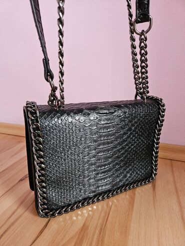 torbica nova: Crna kroko torbica, eko koža, jednom nošena, KAO NOVA Dužina: 17cm