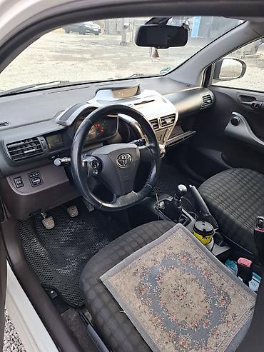 Toyota: Toyota iQ: 2009 г., 1.4 л, Механика, Бензин, Хэтчбэк — 7