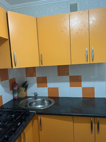 шкаф для мойки: Кухонный гарнитур, Шкаф, цвет - Оранжевый, Б/у