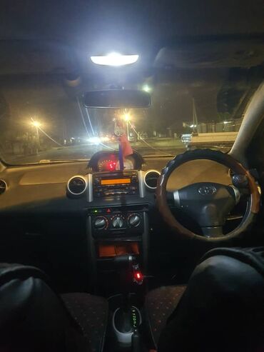маленькая машина: Toyota ist: 2003 г., 1.3 л, Автомат, Бензин, Хетчбек