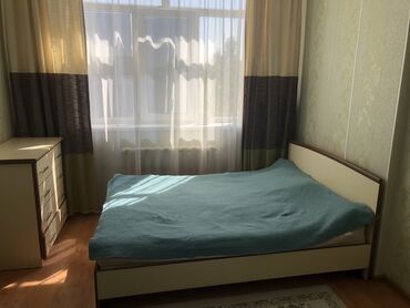 каркас для двуспальной кровати: Двуспальная кровать, Б/у, С матрасом, длина - 195 см