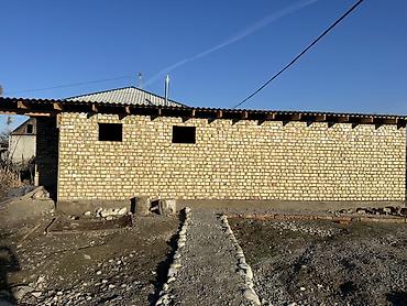 Продажа коттеджей и домов: Продаётся жилой дом с хозпостройками и просторным двором. Находится в — 5