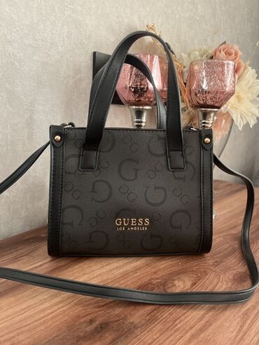 женские кожаные длинные перчатки: Сумка с короткой ручкой, Guess, Новый