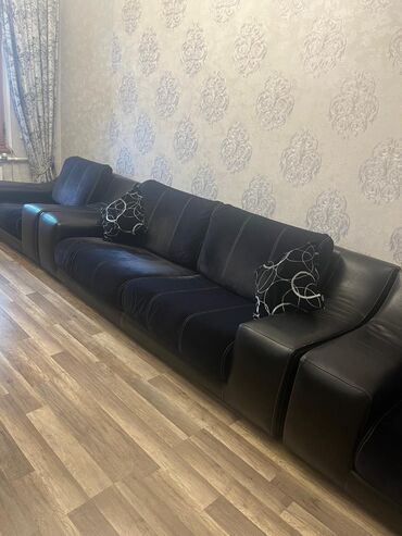 отдам бесплатно мебель: TehiDivan kreslo. 220azn. yaxsi veziyyetde ünvan 35 polis bölmesinin