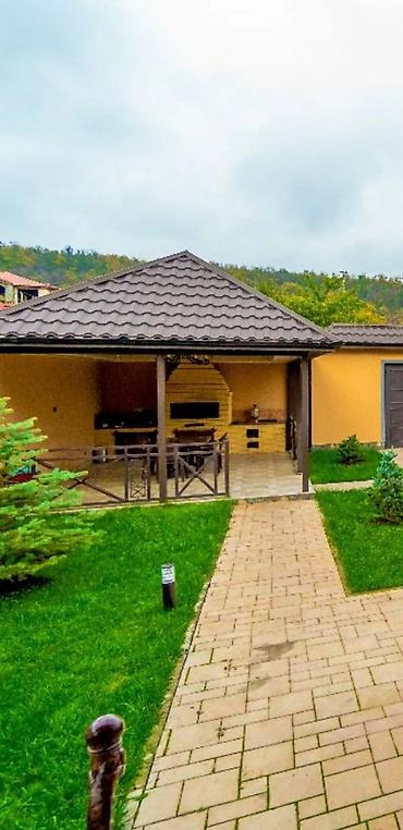 Günlük kirayə evlər: 250 kv. m, 4 otaqlı, İnternet -da lalafo.az — 3 Günlük kirayə evlər: 250 kv. m, 4 otaqlı, İnternet — 3