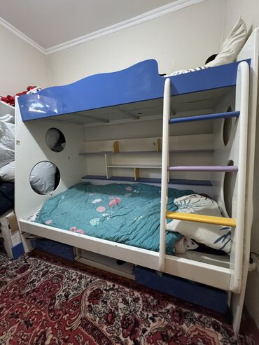 двухъярусные кровати из дерева: Трехъярусная кровать, Б/у, Дерево, Самовывоз, длина - 200 см