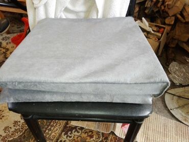 baštenska stolica sivo bela: Podmetači debljina 5cm dezen po izboru 600 dinara