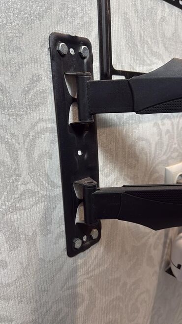 Установка телевизоров: Кронштейн для телевизора поворотно-наклонный от32до65дюймов ( продажа — 5