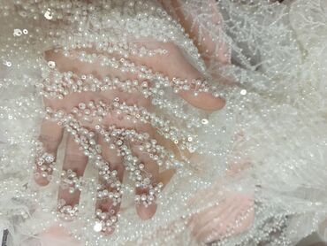 купить тыквенное масло в бишкеке: Элегантная тюлевая ткань, украшенная вышивкой и россыпью мелких бусин