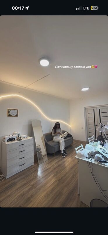 сдам в аренду парикмахерскую: Сдаётся рабочее место в студии 📍 Адрес: мкр. Улан-1, д.2 (цокольный
