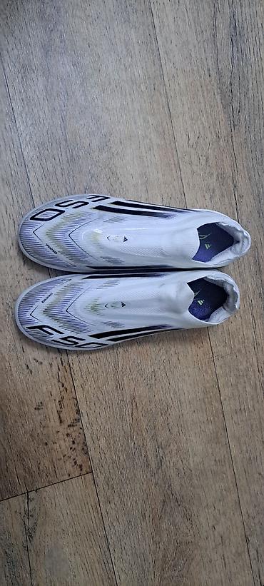 Бутсы: Два три раз носил 42 размер маломерка - Модель: Adidas F50 — 2