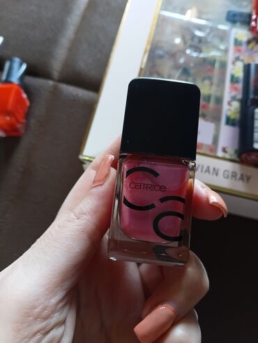 Šminka: Set kozmetike – više brendova Sadržaj: - Vivian Gray poklon set — 7