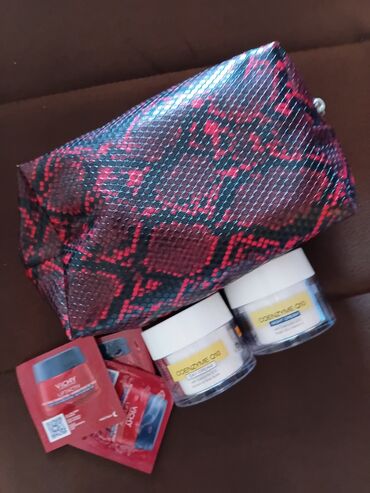 Nega kože: Set za negu lica + neseser Sadržaj: - Velnea Face Care Coenzyme Q10 — 10