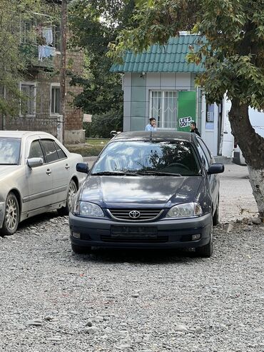 Toyota: Toyota Avensis: 2001 г., 1.8 л, Механика, Бензин, Хэтчбэк