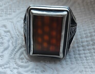 Кольца: Продаю серебряный мужской перстень, камень натуральный сердолик,размер