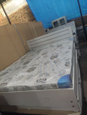 Двуспальные кровати: Новая двуспальная кровать с ящиками с матрасом Размер 1.5*2 — 6