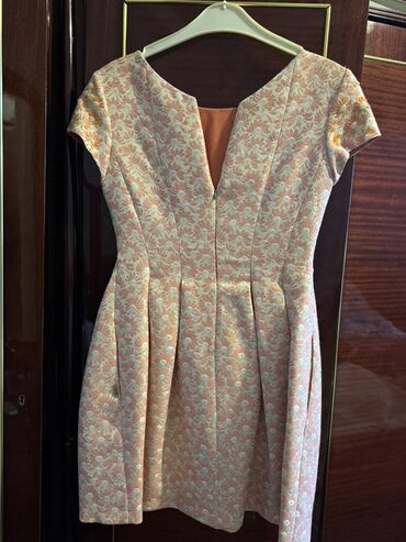 Dəstlər, kostyumlar: Her bir paltarin qiymeti 20 Azn, kime maraqlqidirsa hansi paltar yazin — 2