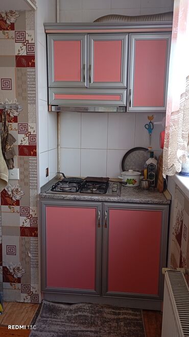 Mənzil kirayələyirəm: Mənzilin təsviri: - Geniş, işıqlı zal: L formalı yumşaq mebel — 9