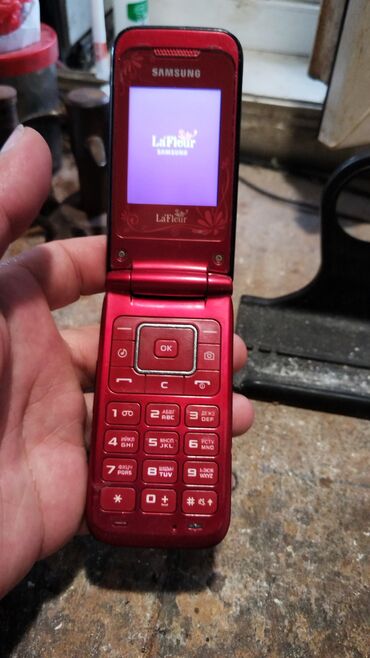 2 ci əl telefonlar samsung: Samsung A10e, < 2 GB Memory Capacity, rəng - Qırmızı, Düyməli