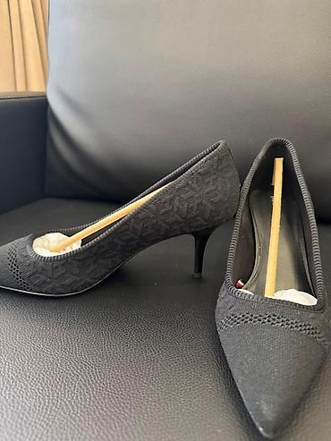 Tuflilər: Tuflilər, Tommy Hilfiger, Ölçü: 40, rəng - Qara, Yeni — 2