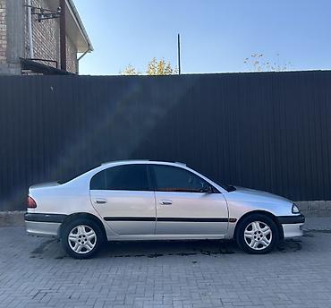 Toyota: Toyota Avensis: 1999 г., 2 л, Автомат, Бензин, Седан — 4