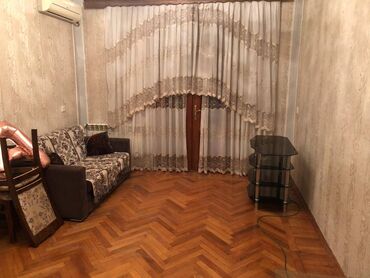 Uzunmüddətli kirayə mənzillər: Bayılda 163 nömrəli məktəbin yanında,4/2-si təmirli,2 otaqlı, Əşyaları — 1