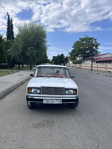 avto aksesuar kredit: VAZ 2107, ağ rəng, salon yenilənmiş. Xüsusiyyətlər: - Korpus: sedan — 5