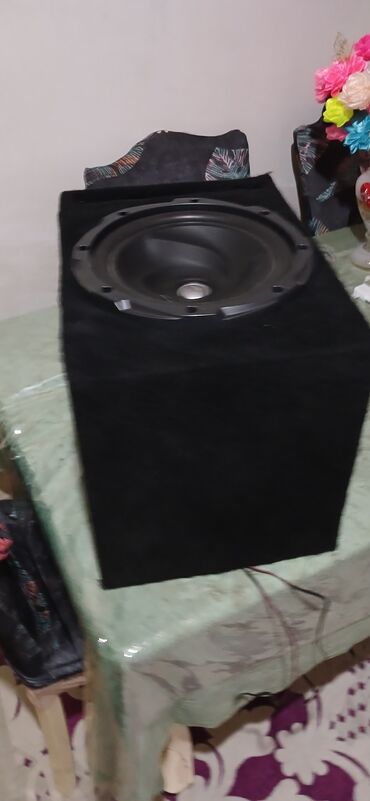 Maqnitofonlar: Avtomobil üçün subwoofer və qutu8 - Dinamik ölçüsü: təxminən 12 düym
