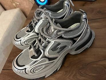 tech flees: Новая.Кроссовки в стиле dad-shoes. 41- размер. Толстая подошва которая — 9