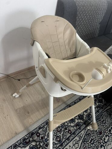 стульчик для кормлени: Стульчик для кормления, Б/у, Другой бренд, Металл, Другой вид, цвет - Бежевый, Самовывоз, Платная доставка