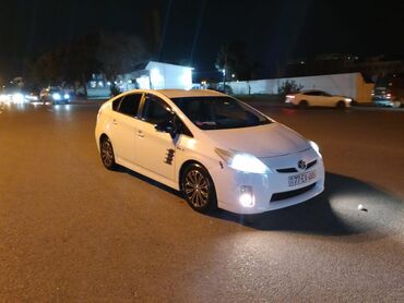 priora 2012: Toyota Prius: 1.8 l | 2012 il Hetçbek