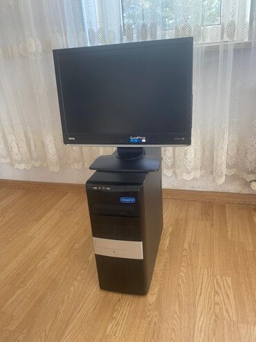 Masaüstü kompüterlər və iş stansiyaları: Masaüstü komputer Köhnə modeldir. İşlədilmir çoxdandır. Üstündə bütün — 2