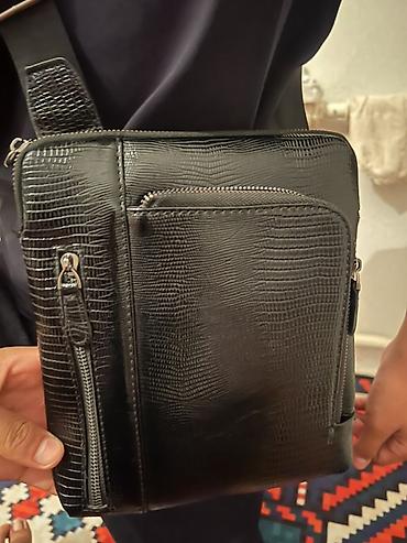 sling bag: Сумка через плечо мужская, компактная. - Материал: черная экокожа с — 1